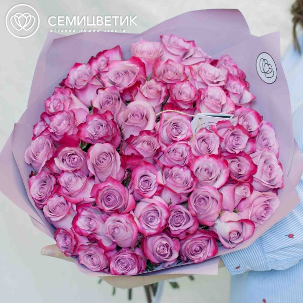 Букет из 51 сиреневой с фиолетовой каймой розы Deep purple 50 см (Эквадор)