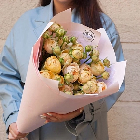 Букет из 9 кремовых кустовых пионовидных роз 70 см (Россия)