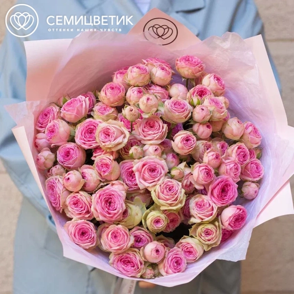 Букет из 11 розовых кустовых пионовидных роз 50 см (Россия)