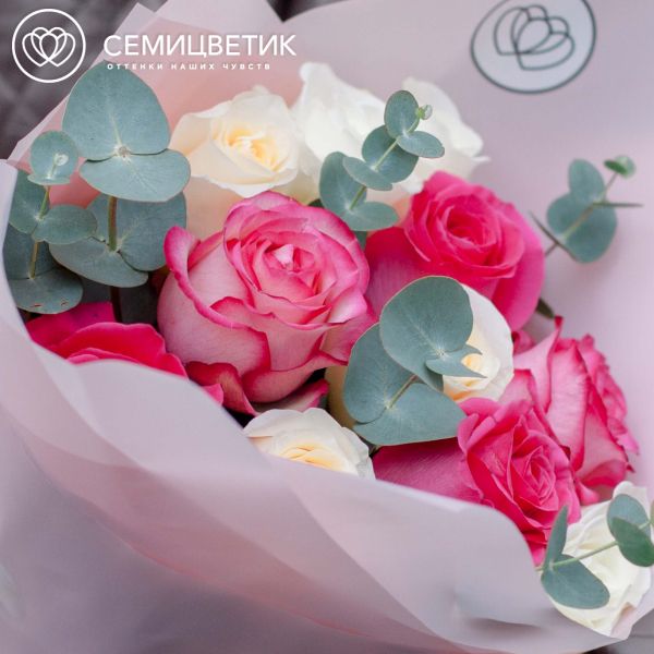 Букет из 11 роз 50 см нежный микс (Эквадор) с эвкалиптом