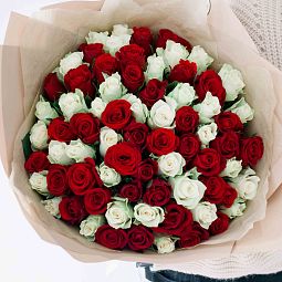 Большой букет  из 75 красных и белых роз 40 см (Кения)