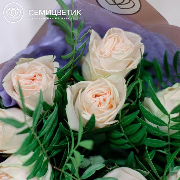 Букет из 9 кремовых пионовидных роз Wedding Rose 40 см c фисташкой
