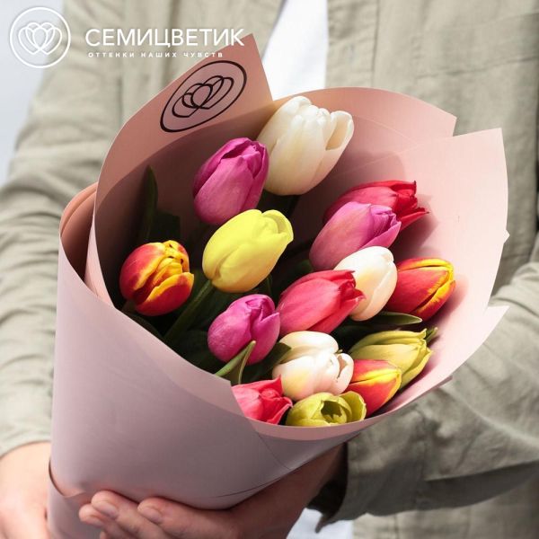 Букет из 15 тюльпанов микс в кремовой упаковке