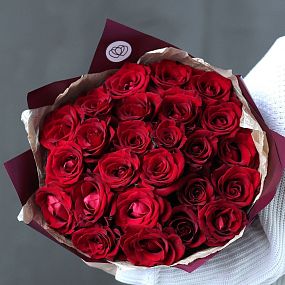 Букет из 25 красных роз Ever Red 60 см (Кения)