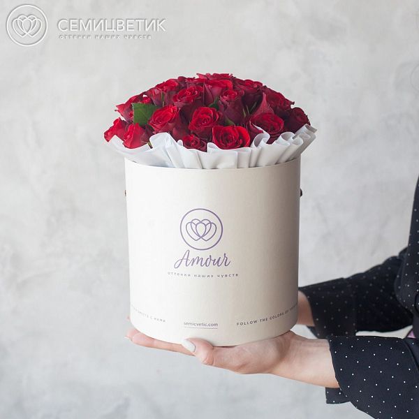 35 красных роз (Кения) Standart в белой коробке Amour Mini ZL