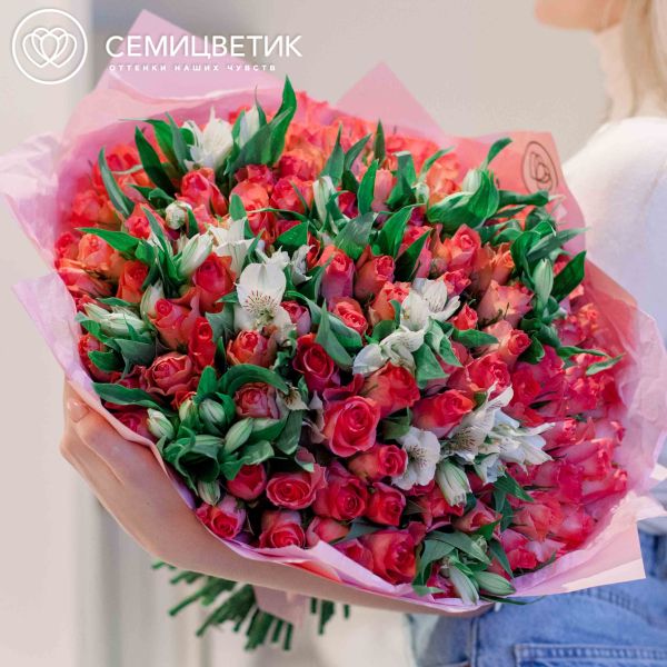 Букет из 101 розовой розы 40 см (Кения) и 10 альстромерий