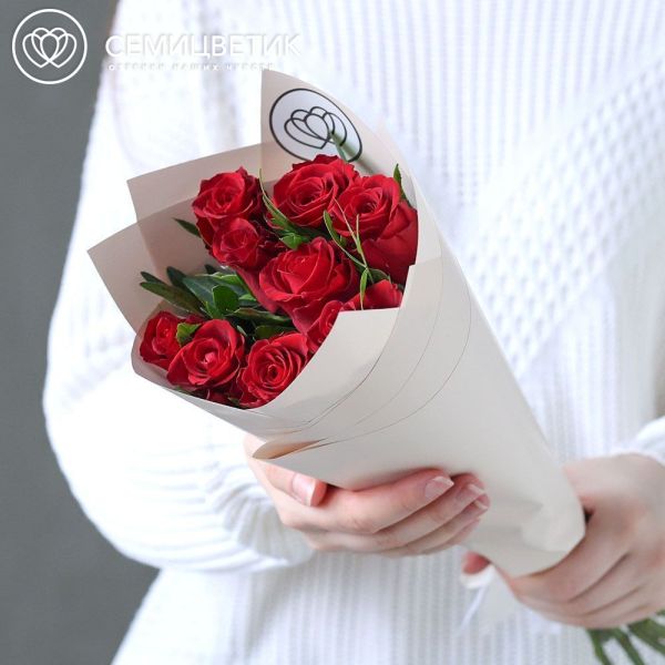Букет из 9 красных роз 40 см (Кения) с фисташкой