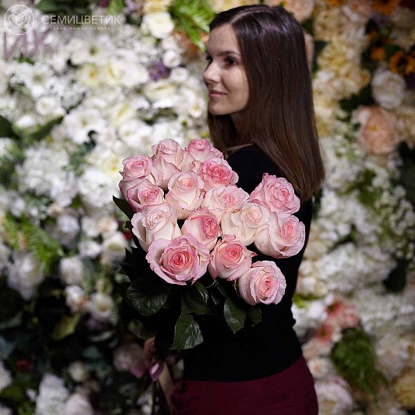 Букет из 15 нежно-розовых роз Бульвар 50 см (Эквадор)