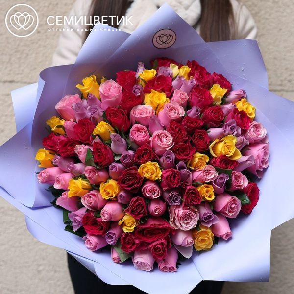 Букет из 101 розы 35 см микс (Кения) в сиреневой упаковке