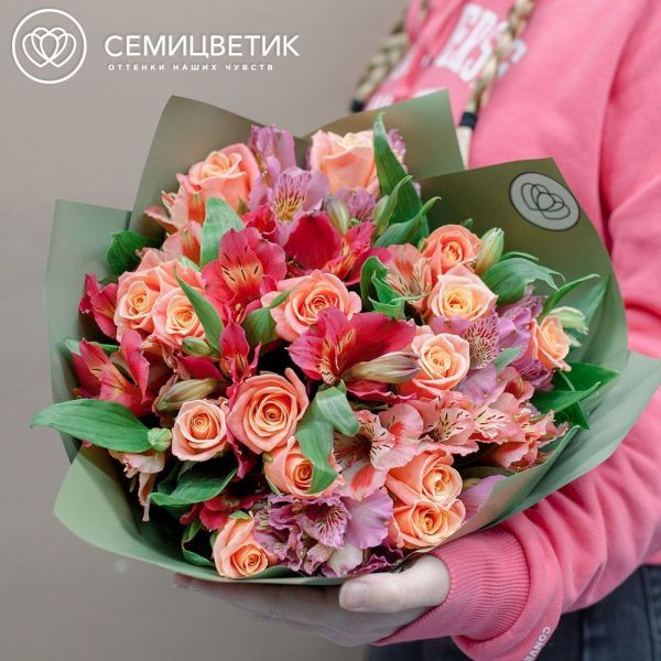 Букет из 15 розовых роз 35-40 см (Россия) и 10 альстромерий микс