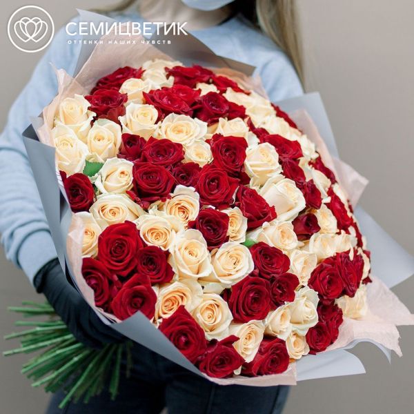 Букет из 101 красной и кремовой розы 60 см (Россия) 