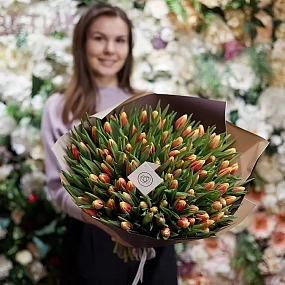 Букет из 101 желто-красного тюльпана 40 см в упаковке