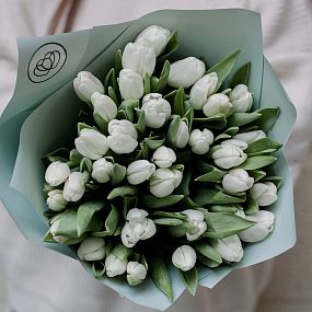 Букет из 35 белых тюльпанов 40 см