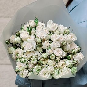 Свадебный букет  из 15 кустовых пионовидных белых роз 50 см (Россия)