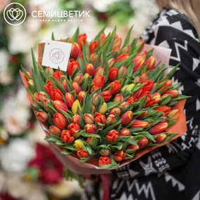 Букет из 101 оранжевого тюльпана в упаковке