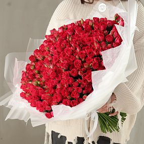 Букет из 101 малиновой кустовой розы 40-50 см (Россия)