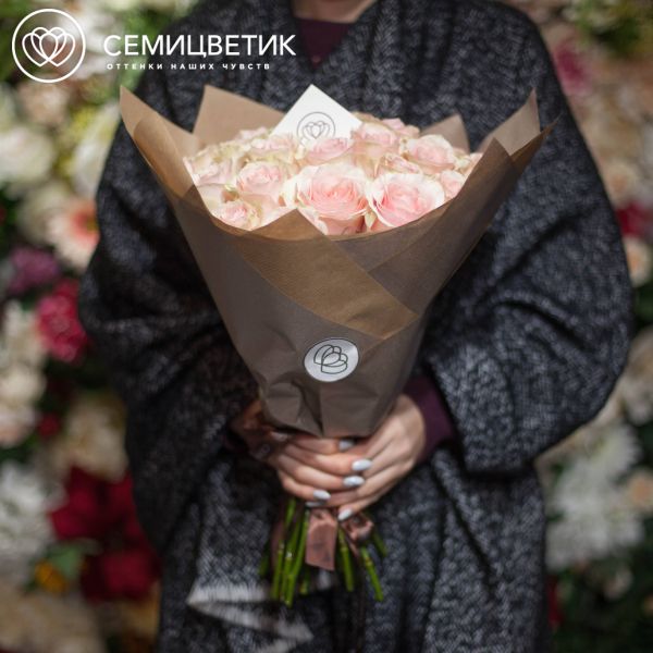 Букет из 25 нежно-розовых роз Pink Mondial 50 см (Эквадор)
