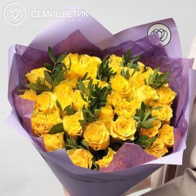 Букет из 35 желтых роз 35-40 см (Россия) с фисташкой