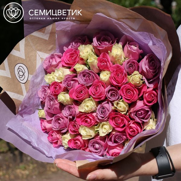 Букет из 51 белой, сиреневой и розовой розы 40 см (Кения)