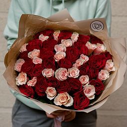 Букет из 51 красной и нежно-розовой розы 40 см (Кения)