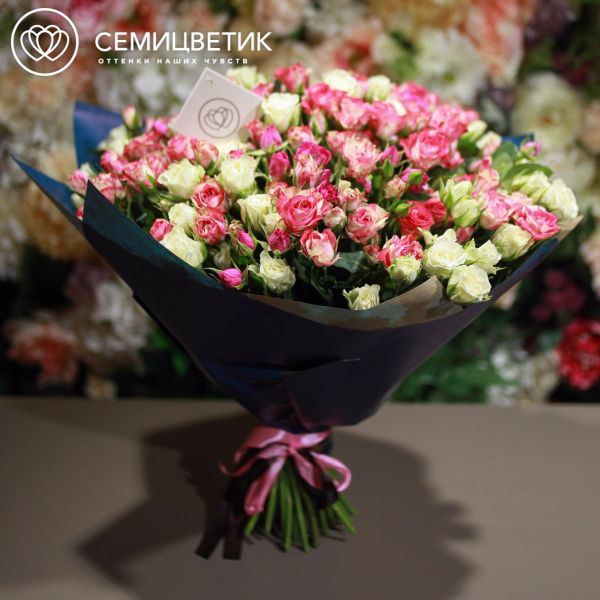 Букет из 101 бело-кремовой кустовой розы 40 см (Кения) 