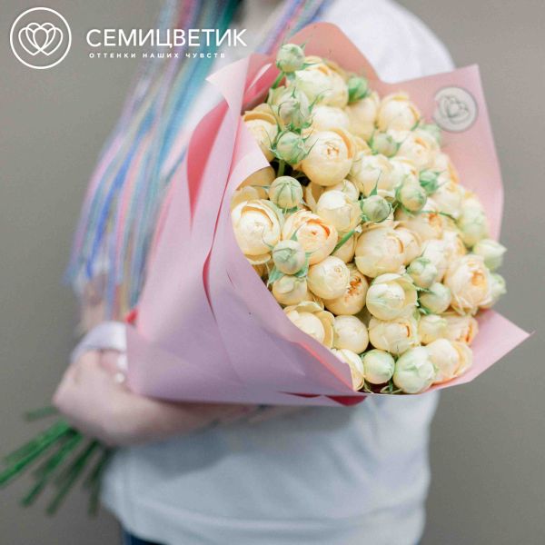 Букет из 25 кремовых кустовых пионовидных роз 70 см (Россия)