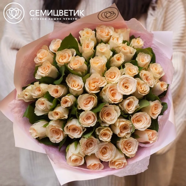 Букет из 51 кремовой розы 30 см (Кения) в голубой пленке