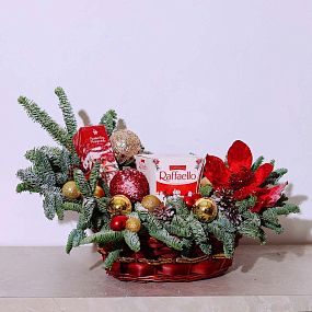 Новогодняя подарочная корзина с диффузором и конфетами