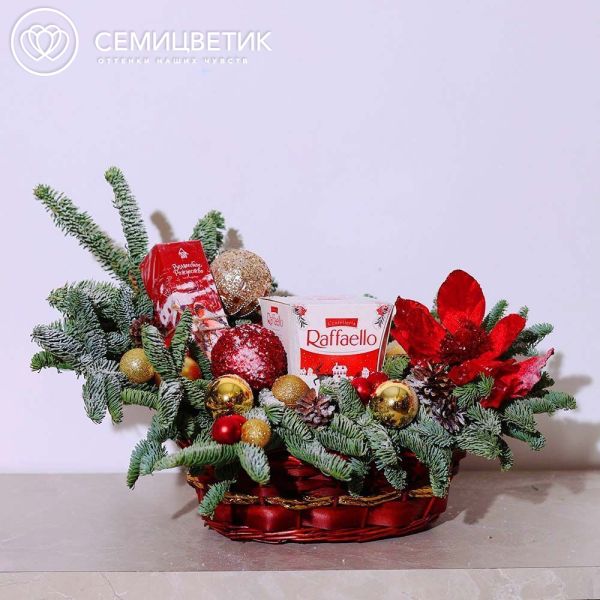 Новогодняя подарочная корзина с диффузором и конфетами