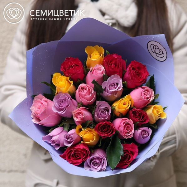 Букет из 25 роз 35 см микс (Кения) в сиреневой пленке