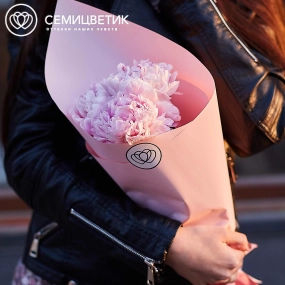 Букет из 3 розовых пионов Premium в розовой пленке