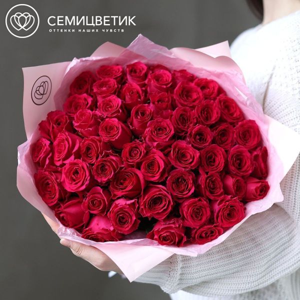 Букет из 51 малиновой розы 40 см (Кения) в розовой пленке