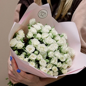 Букет из 15 белых кустовых роз 40 см (Кения)