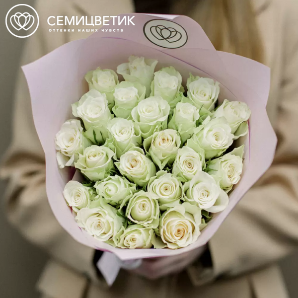 Букет из 25 белых роз 40 см (Кения) в розовой пленке