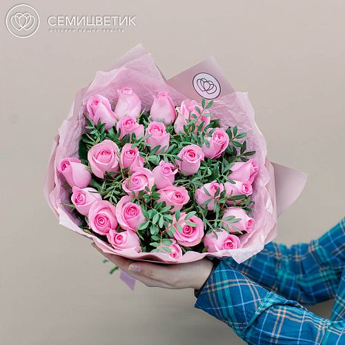 25 розовых роз (Кения) Premium 40 см с фисташкой