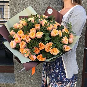 Букет из 51 персиковой пионовидной розы Peach Vuvuzela 40 см