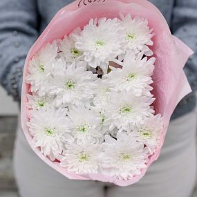 Букет из 3 белых кустовых хризантем