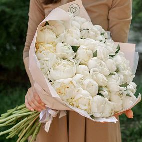 Букет из 51 белого пиона Bridal gown Premium