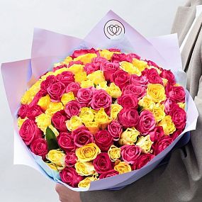 Большой букет  из 101 желтой и малиновой розы 35-40 см (Россия)