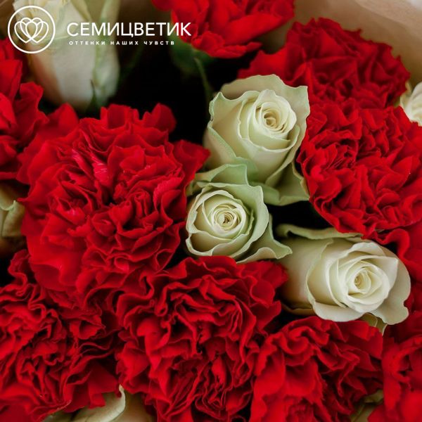 Букет из 15 красных гвоздик и 10 белых роз 40 см (Кения)