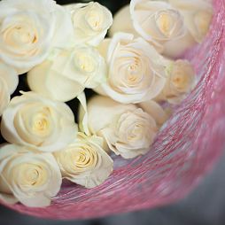 Букет из 17 белых роз Vendela 50 см (Эквадор)