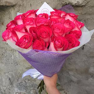 Букет из 25 белых с розовой каймой роз Rivera 50 см (Эквадор)