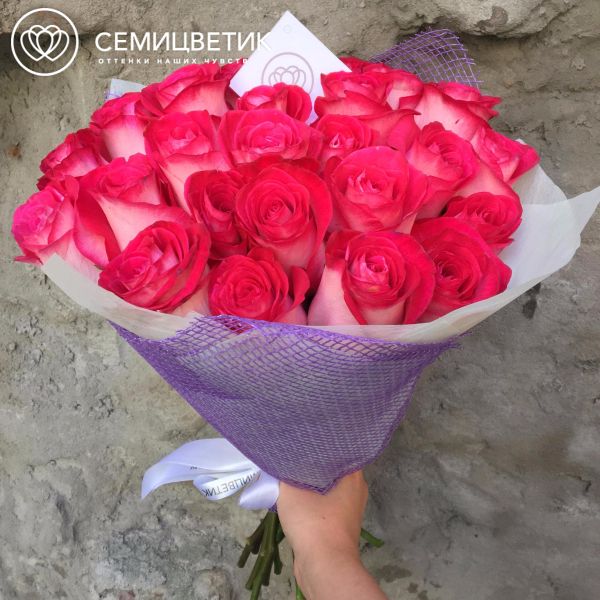 Букет из 25 белых с розовой каймой роз Rivera 50 см (Эквадор)