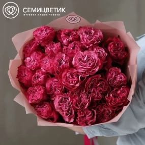 Букет из 25 сиреневых пионовидных роз Queen Crown 50 см (Эквадор) в розовой пленке