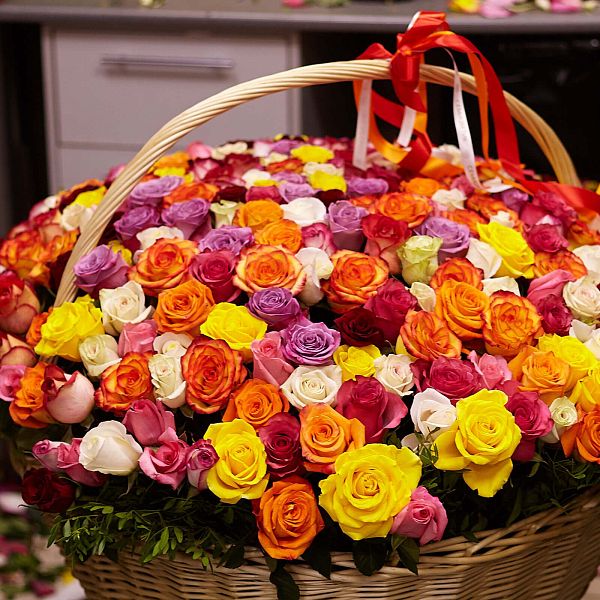 Композиция из 301 розы яркий микс (Эквадор) в корзине