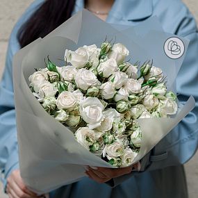 Свадебный букет  из 15 кустовых пионовидных белых роз 50 см (Россия)