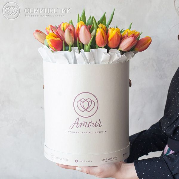 45 тюльпанов микс в белой коробке Amour L