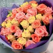 Букет из 35 роз яркий микс (Россия) 40 см
