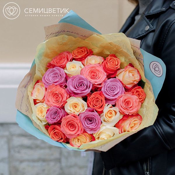 Букет из 25 роз 50 см яркий микс (Эквадор)
