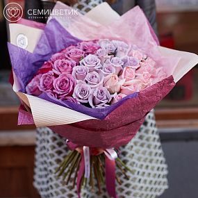 Розово-фиолетовый букет-градиент из 51 розы (Эквадор) 50 см